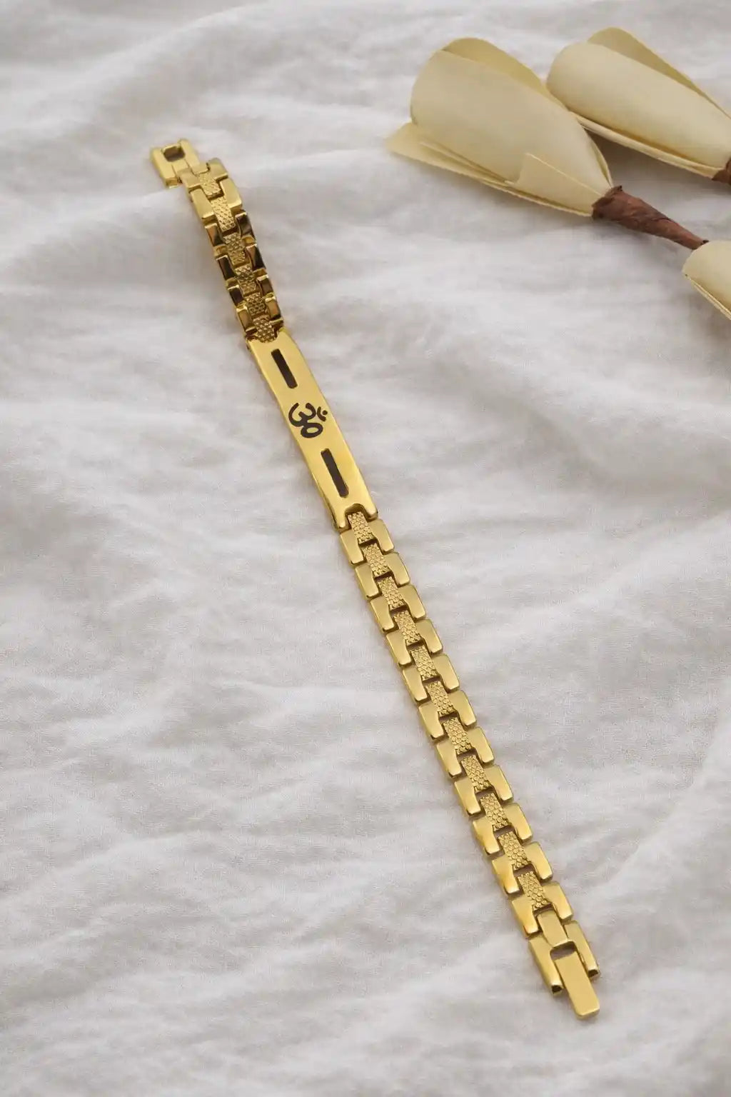 Om Loose Bracelet For Men With Black Line